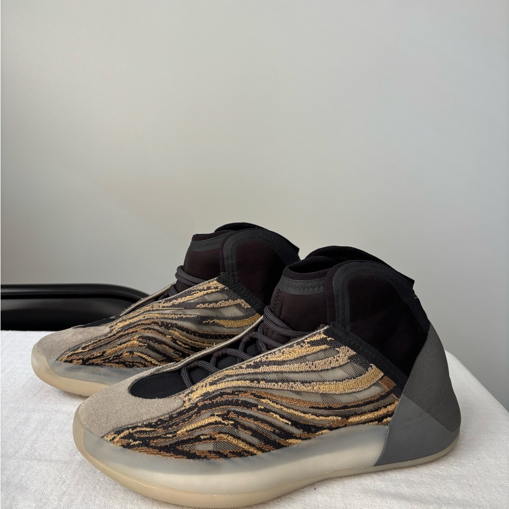 adidas unisex yeezy quantum basketball shoes gx1317, amber tint, 8.5 size